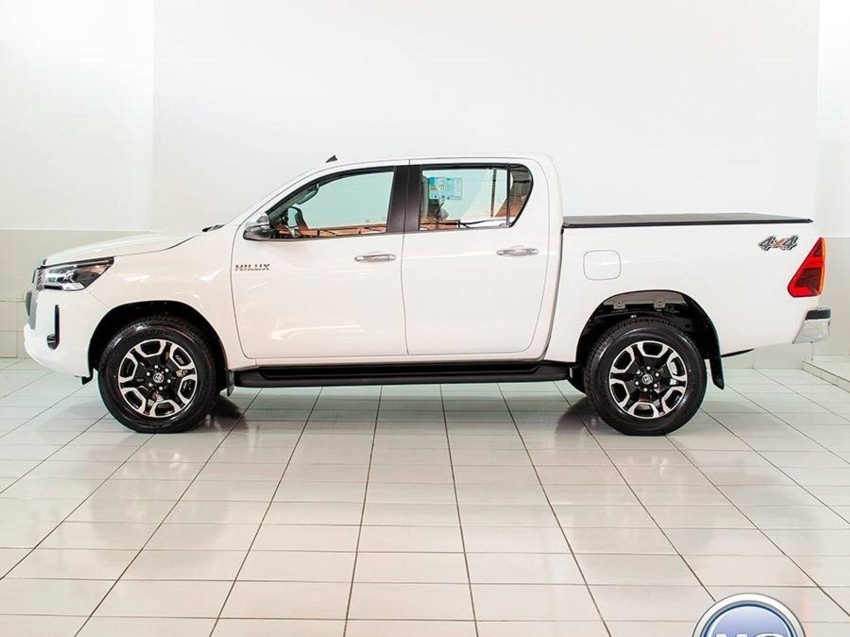 toyota hilux 2.8 d-4d turbo diesel cd srx 4x4 automatico 4p 2025