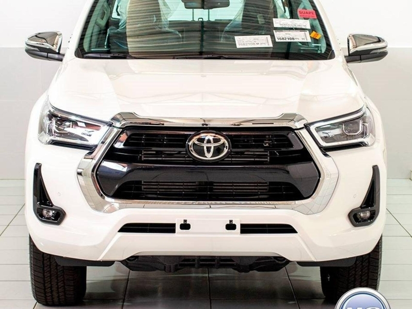 toyota hilux 2.8 d-4d turbo diesel cd srx 4x4 automatico 4p 2025