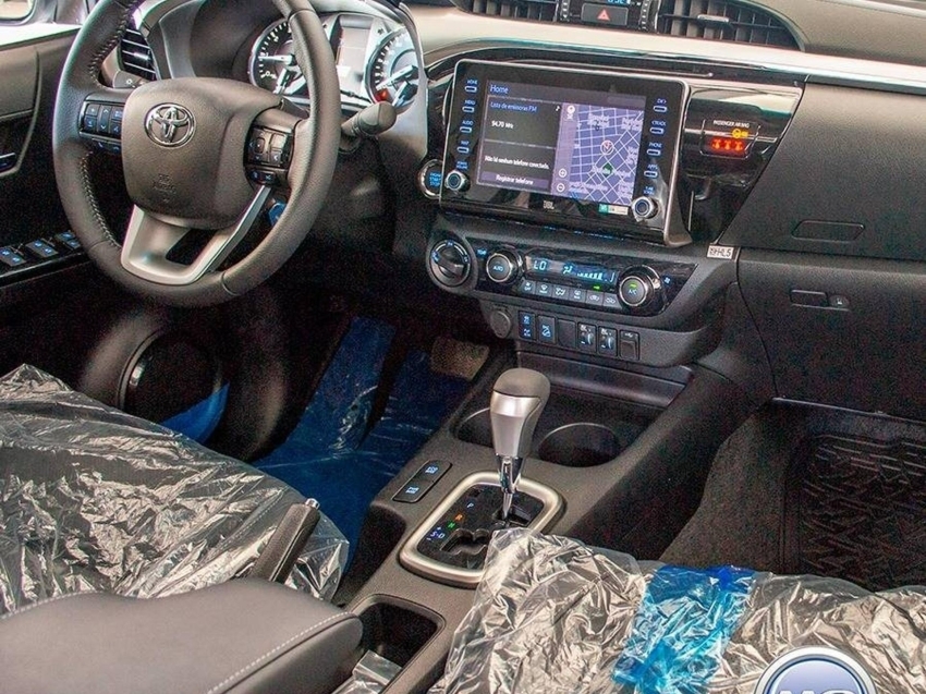 toyota hilux 2.8 d-4d turbo diesel cd srx 4x4 automatico 4p 2025
