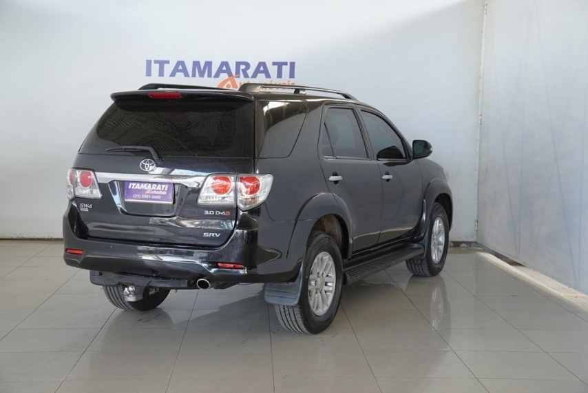 toyota hilux sw4 srv 3.0 16v 2013/2014 - itamarati veiculos