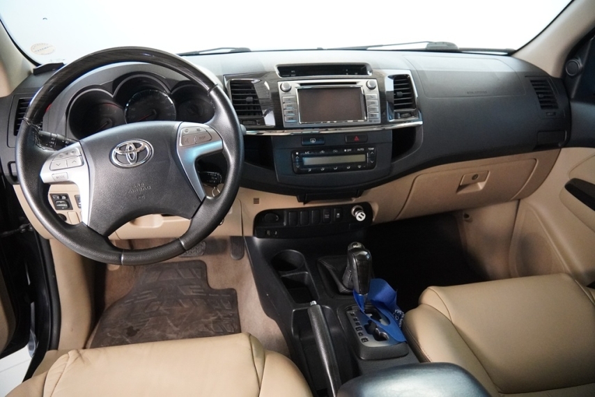 toyota hilux sw4 srv 3.0 16v 2013/2014 - itamarati veiculos