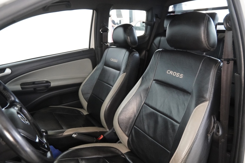 volkswagen saveiro cd cross 1.6 2017/2018 - itamarati veiculos