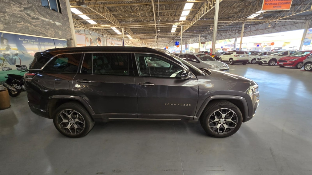 jeep commander 2.0 td380 turbo diesel overland at9 5p automatico 2025