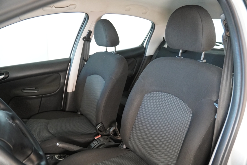 peugeot 207 hb xr 1.4 16v 2011/2012 - itamarati veiculos