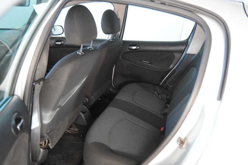 peugeot 207 hb xr 1.4 16v 2011/2012 - itamarati veiculos