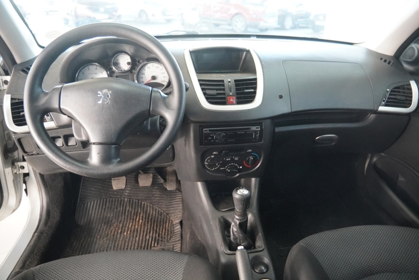 peugeot 207 hb xr 1.4 16v 2011/2012 - itamarati veiculos