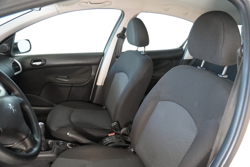 peugeot 207 hb xr 1.4 16v 2011/2012 - itamarati veiculos