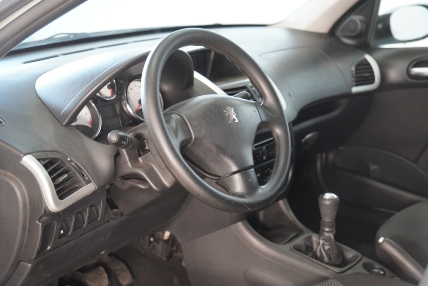 peugeot 207 hb xr 1.4 16v 2011/2012 - itamarati veiculos