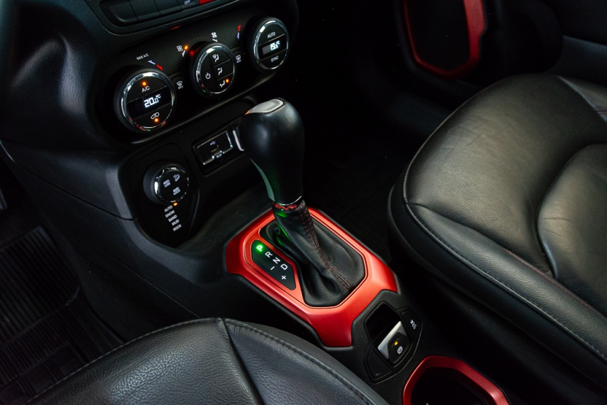 jeep renegade thawk 2.0 16v 2018/2018 - itamarati veiculos15