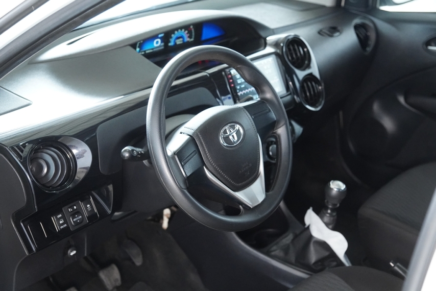 toyota etios hb x vsc mt 1.3 16v 2019/2020 - itamarati veiculos11