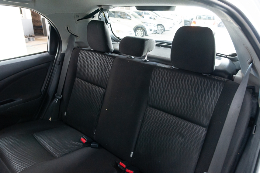 toyota etios hb x 1.3 16v 2017/2018 - itamarati veiculos16