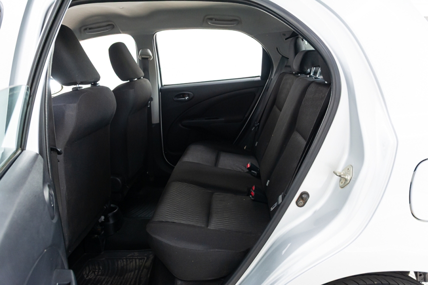 toyota etios hb x 1.3 16v 2017/2018 - itamarati veiculos15