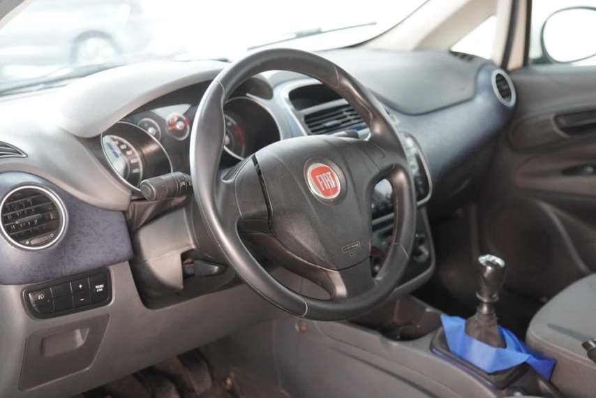 fiat punto attractive 1.4 8v 2013/2013 - itamarati veiculos11