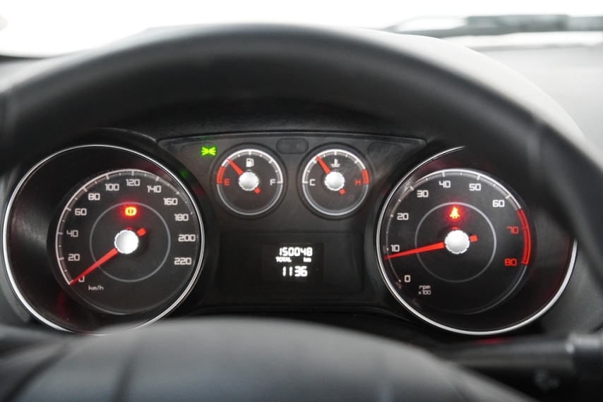 fiat punto attractive 1.4 8v 2013/2013 - itamarati veiculos13