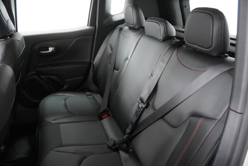 jeep renegade trail 4x4 1.3 16v 2024/2025 - itamarati veiculos17