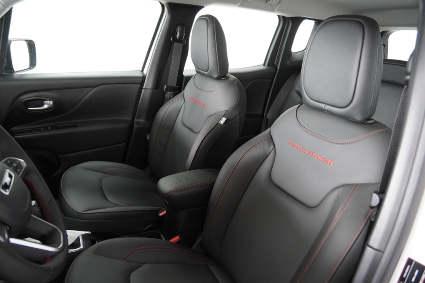 jeep renegade trail 4x4 1.3 16v 2024/2025 - itamarati veiculos15