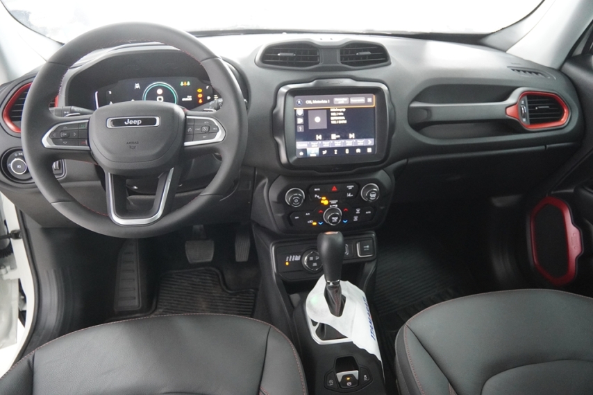 jeep renegade trail 4x4 1.3 16v 2024/2025 - itamarati veiculos11