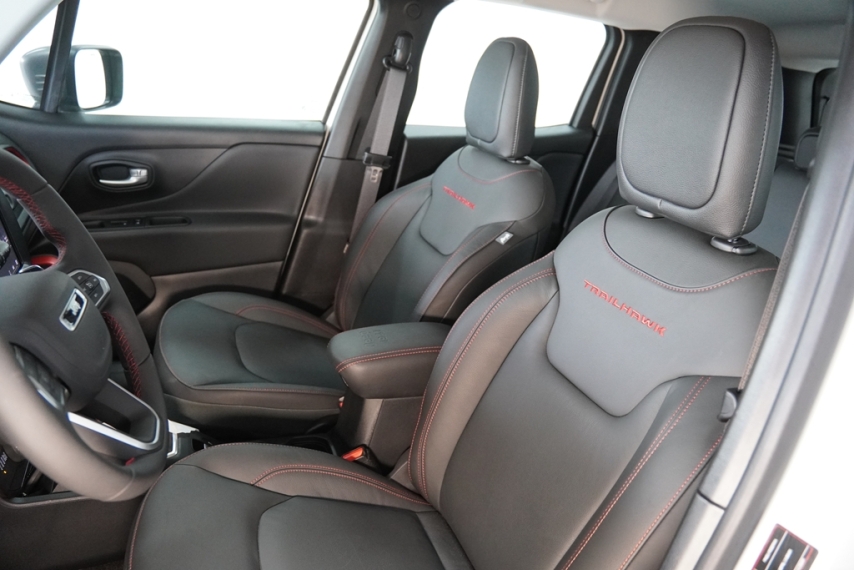 jeep renegade trall 4x4 1.3 16v 2024/2025 - itamarati veiculos14