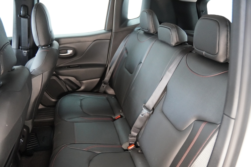 jeep renegade trall 4x4 1.3 16v 2024/2025 - itamarati veiculos16