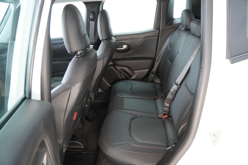 jeep renegade trall 4x4 1.3 16v 2024/2025 - itamarati veiculos15