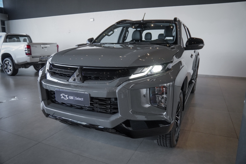 mitsubishi l200 triton 2.4 16v turbo diesel sport hpe-s urban cd 4p 4x4 automatico 2.0 2025