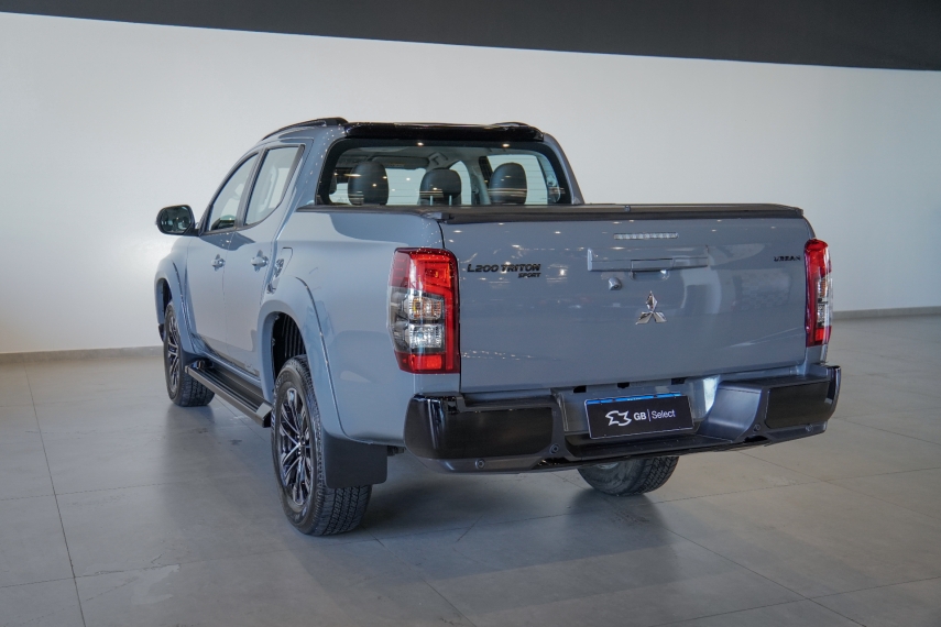 mitsubishi l200 triton 2.4 16v turbo diesel sport hpe-s urban cd 4p 4x4 automatico 2.0 2025