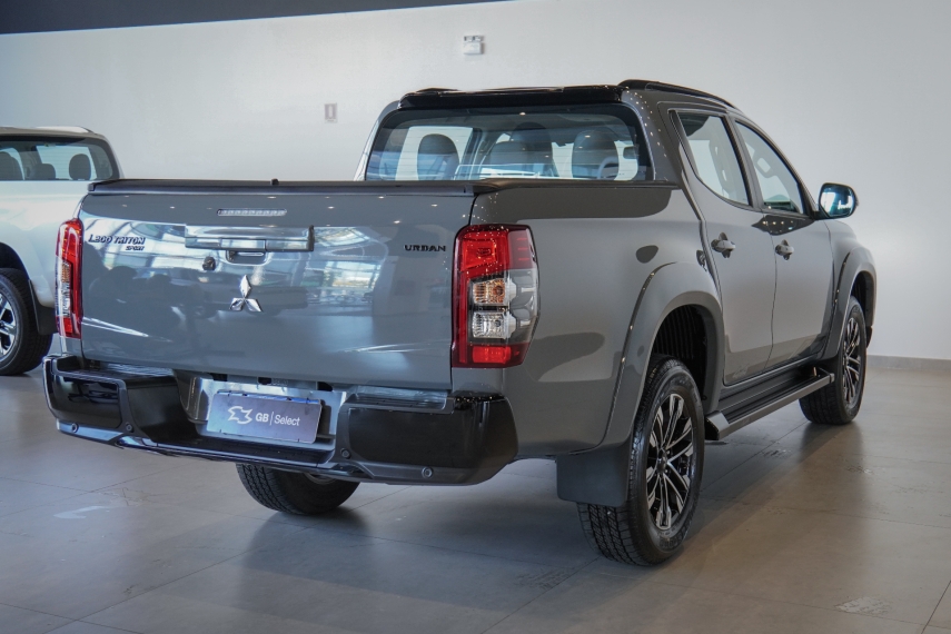 mitsubishi l200 triton 2.4 16v turbo diesel sport hpe-s urban cd 4p 4x4 automatico 2.0 2025