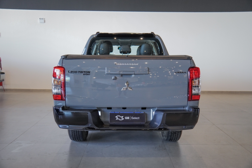mitsubishi l200 triton 2.4 16v turbo diesel sport hpe-s urban cd 4p 4x4 automatico 2.0 2025