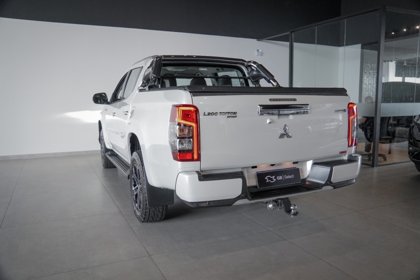 mitsubishi l200 triton 2.4 16v turbo diesel sport hpe-s cd 4p 4x4 automatico
