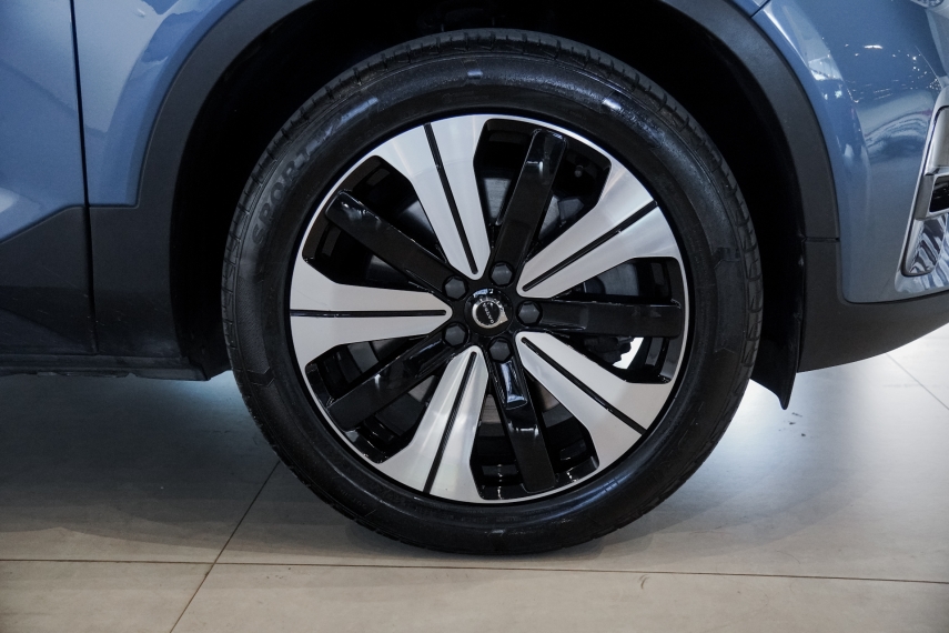 volvo xc40 p6 recharge electric plus awd.