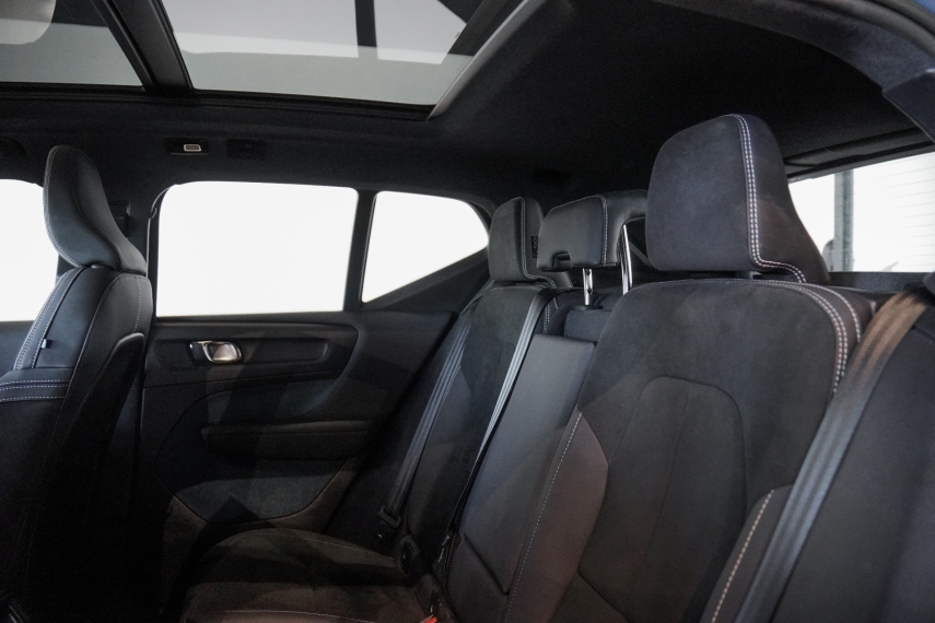 volvo xc40 p6 recharge electric plus awd.