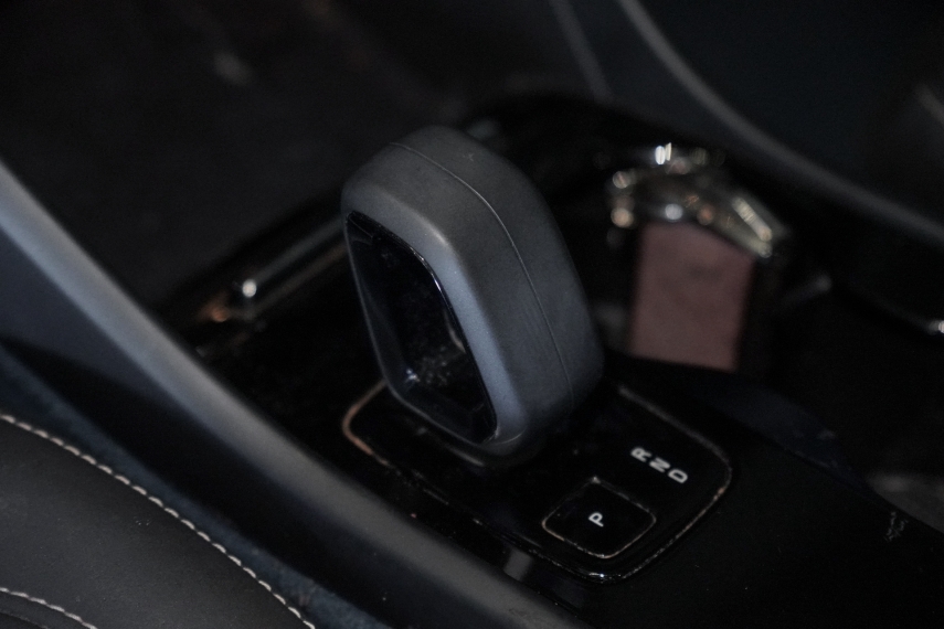 volvo xc40 p6 recharge electric plus awd.