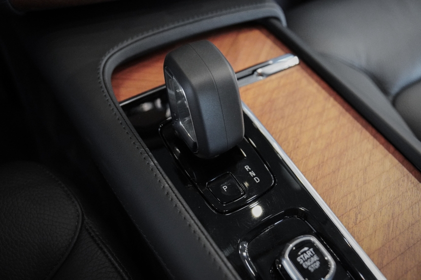 volvo xc90 2.0 t8 recharge plus awd geartronic