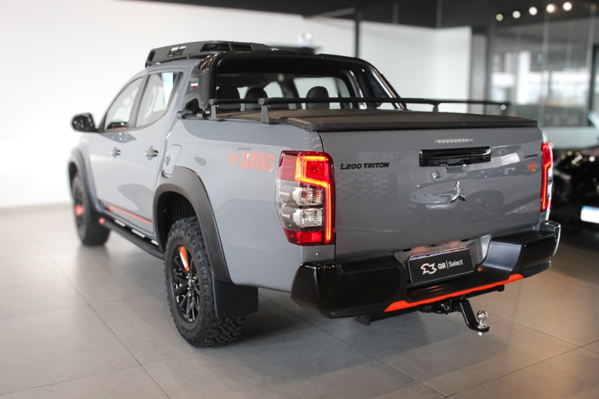 mitsubishi l200 triton 2.4 16v turbo diesel sport savana cd 4p 4x4 automatico 2.0 2024