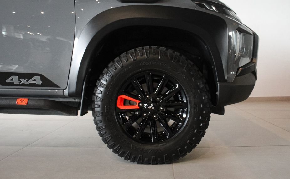 mitsubishi l200 triton 2.4 16v turbo diesel sport savana cd 4p 4x4 automatico 2.0 2024