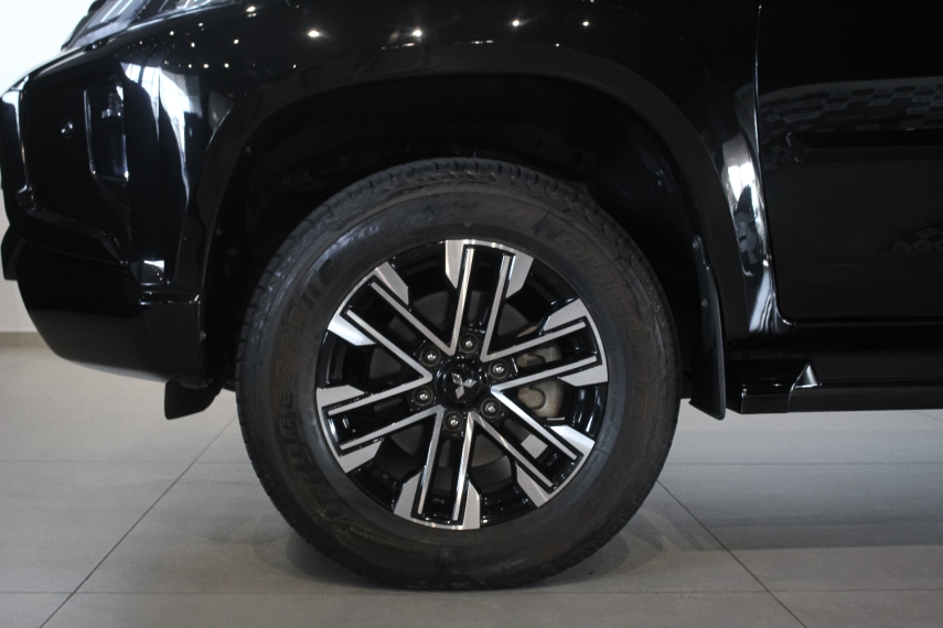 mitsubishi l200 triton 2.4 16v turbo diesel sport hpe-s urban cd 4p 4x4 automatico 2.0 2025