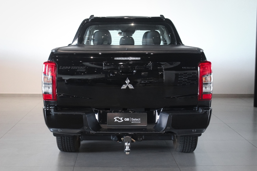 mitsubishi l200 triton 2.4 16v turbo diesel sport hpe-s urban cd 4p 4x4 automatico 2.0 2025