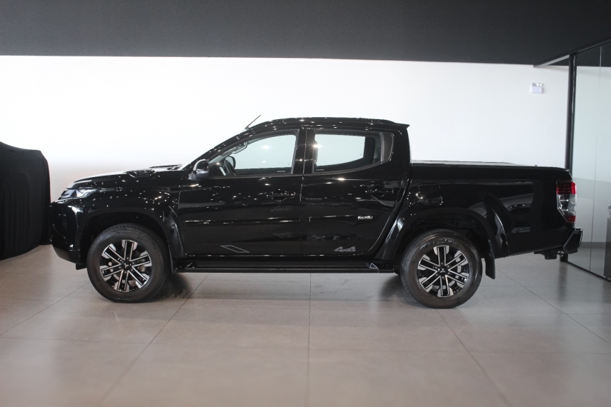 mitsubishi l200 triton 2.4 16v turbo diesel sport hpe-s urban cd 4p 4x4 automatico 2.0 2025