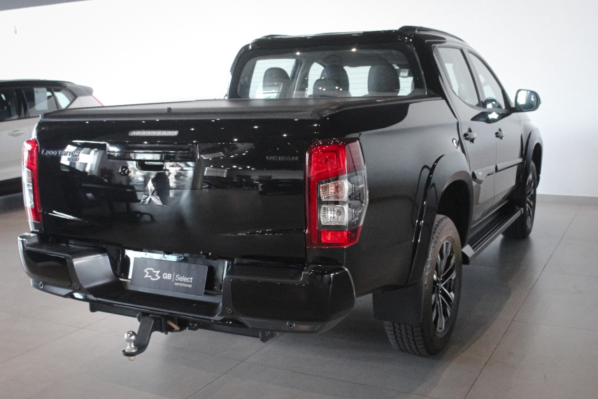 mitsubishi l200 triton 2.4 16v turbo diesel sport hpe-s urban cd 4p 4x4 automatico 2.0 2025