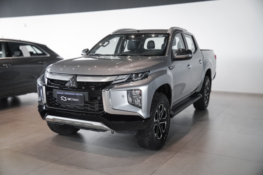 mitsubishi l200 triton 2.4 turbo diesel 4x4 at sport hpe-s 6.1 4p automatico 2024