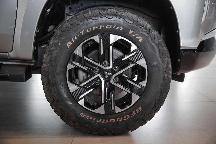 mitsubishi l200 triton 2.4 turbo diesel 4x4 at sport hpe-s 6.1 4p automatico 2024