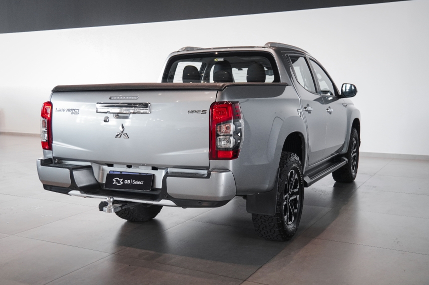 mitsubishi l200 triton 2.4 turbo diesel 4x4 at sport hpe-s 6.1 4p automatico 2024
