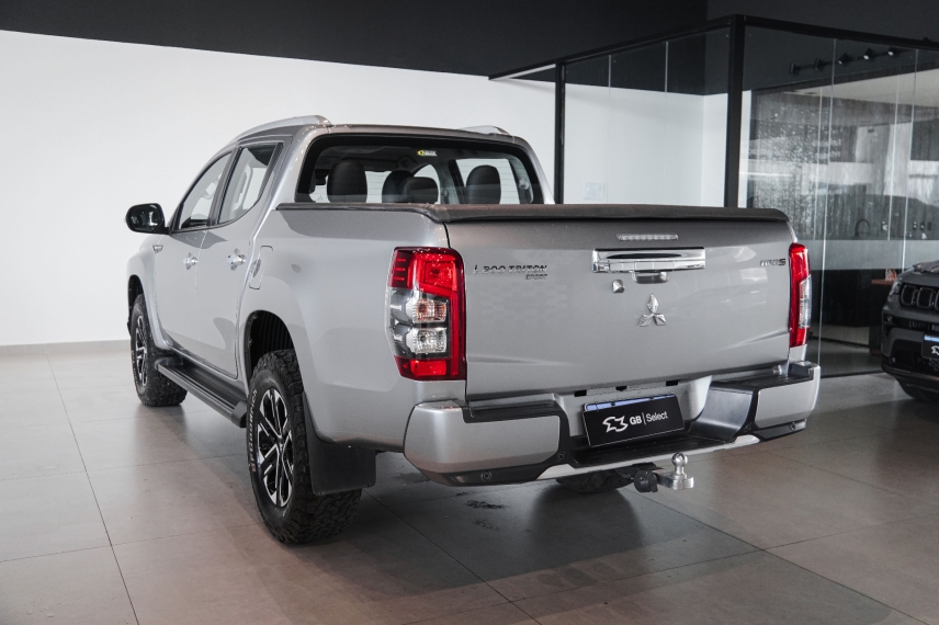 mitsubishi l200 triton 2.4 turbo diesel 4x4 at sport hpe-s 6.1 4p automatico 2024