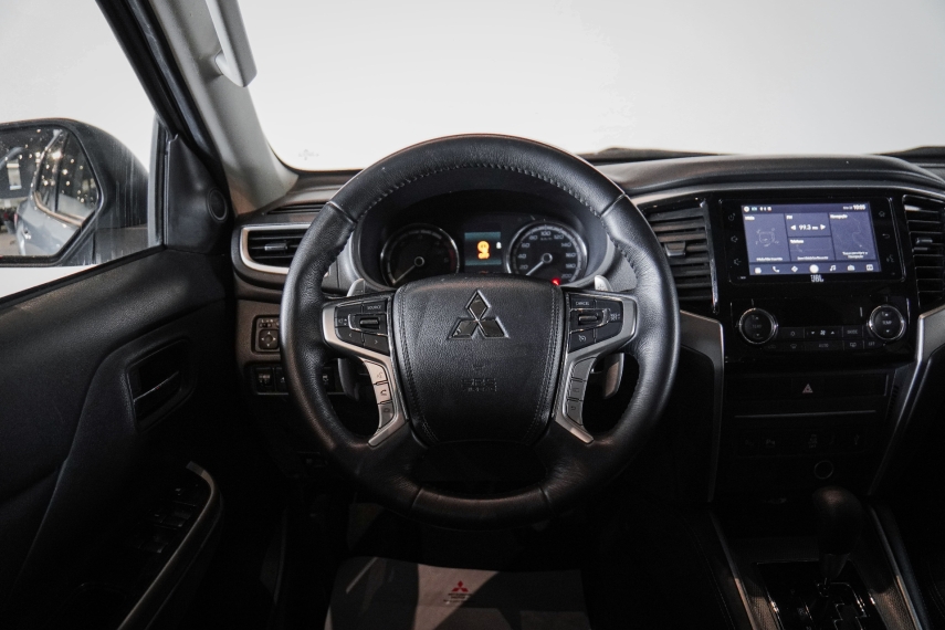 mitsubishi l200 triton 2.4 turbo diesel 4x4 at sport hpe-s 6.1 4p automatico 2024