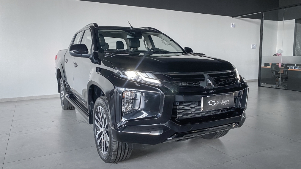 mitsubishi l200 triton 2.4 16v turbo diesel sport hpe-s urban cd 4p 4x4 automatico 2.0 2025