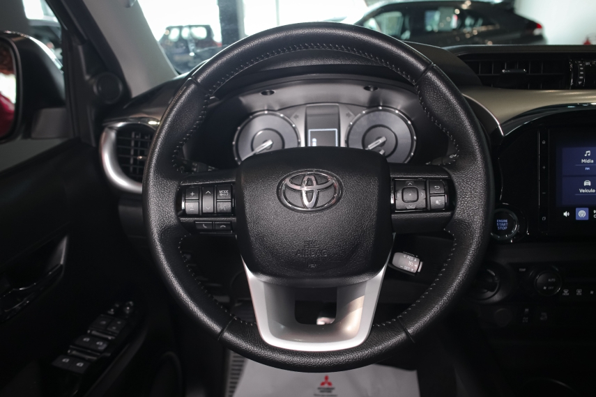 toyota hilux 2.8 d-4d turbo diesel cd srv 4x4 automatico 4p 2024