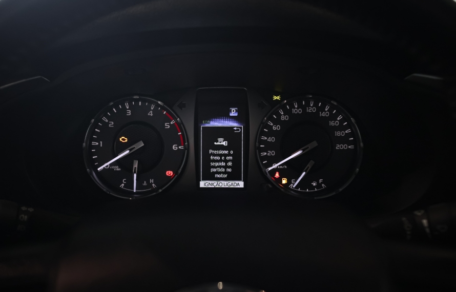 toyota hilux 2.8 d-4d turbo diesel cd srv 4x4 automatico 4p 2024