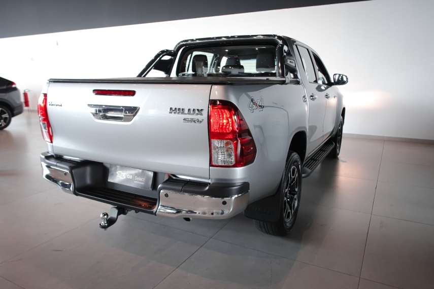 toyota hilux 2.8 d-4d turbo diesel cd srv 4x4 automatico 4p 2024