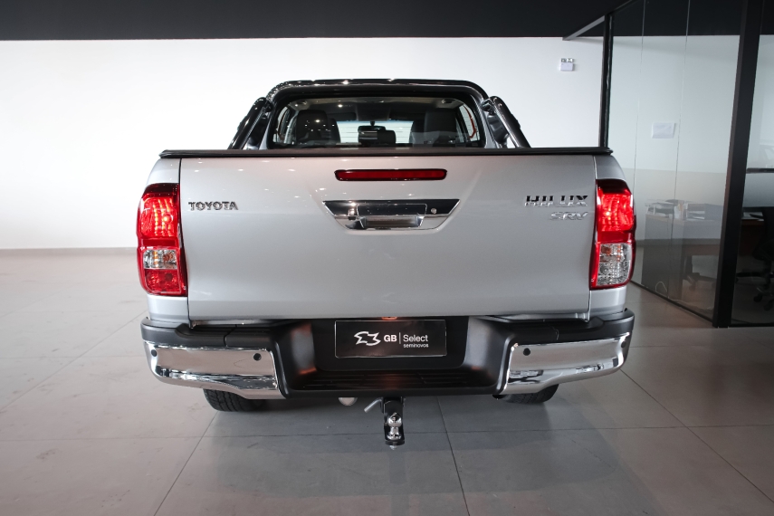 toyota hilux 2.8 d-4d turbo diesel cd srv 4x4 automatico 4p 2024