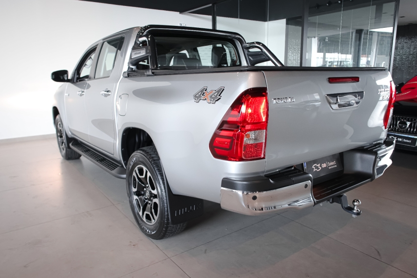 toyota hilux 2.8 d-4d turbo diesel cd srv 4x4 automatico 4p 2024